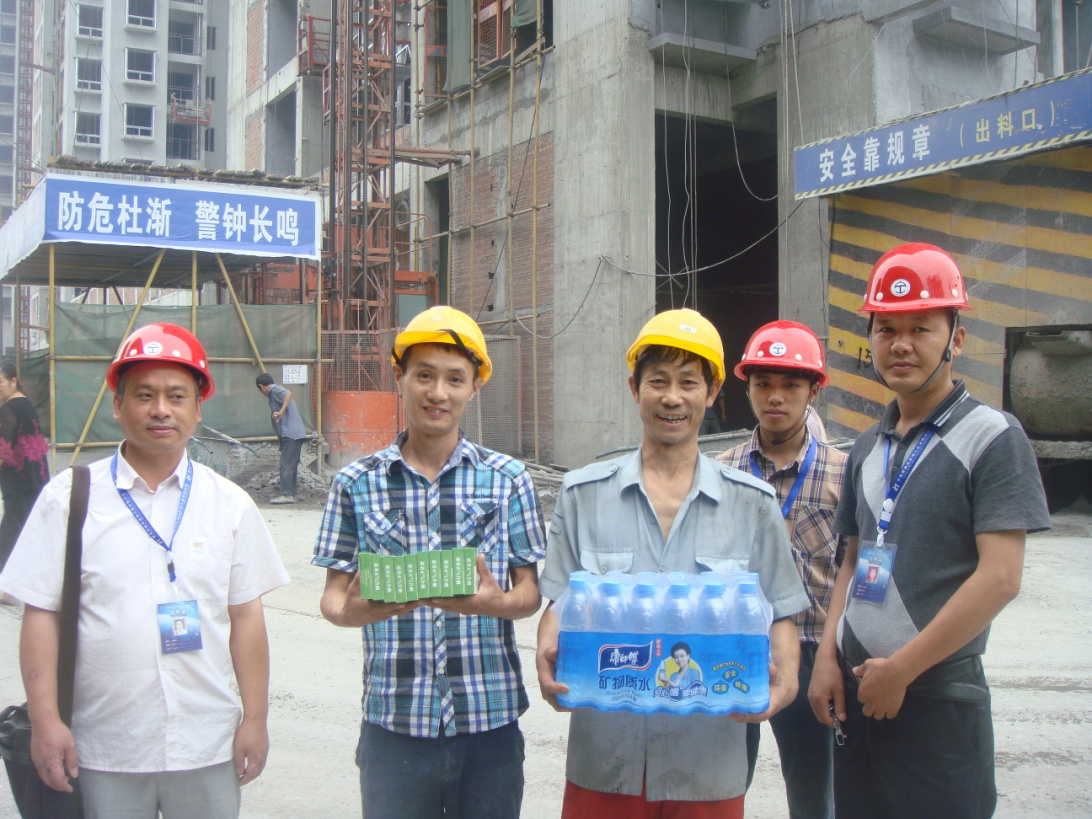捐款、探望、慰問(wèn)，無(wú)不體現(xiàn)了馳茂人的人文關(guān)懷，     因?yàn)槲覀兌捡Y茂人！